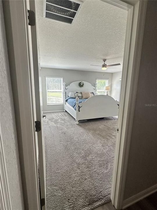 В аренду: $2,300 (4 спален, 2 ванн, 1711 Квадратных фут)