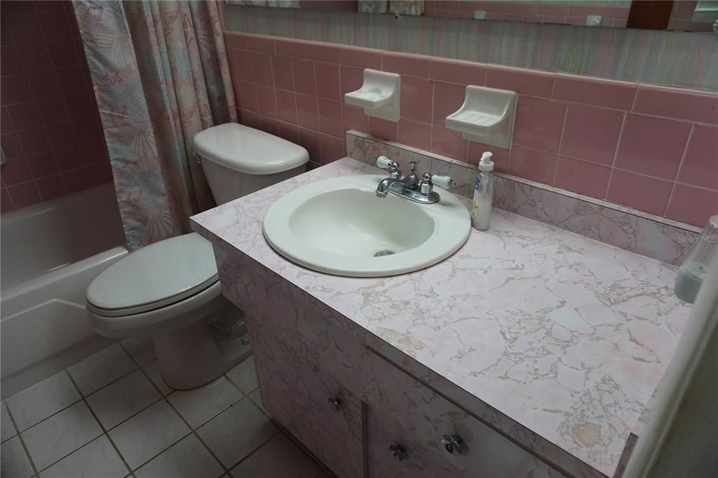 На продажу: $218,900 (2 спален, 2 ванн, 1113 Квадратных фут)