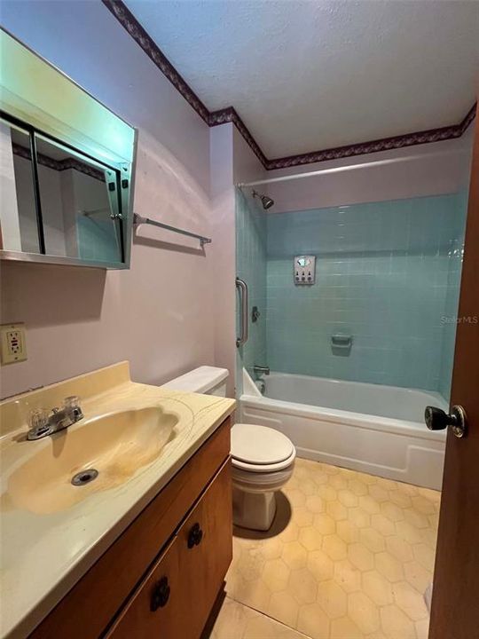 На продажу: $215,000 (2 спален, 2 ванн, 1274 Квадратных фут)