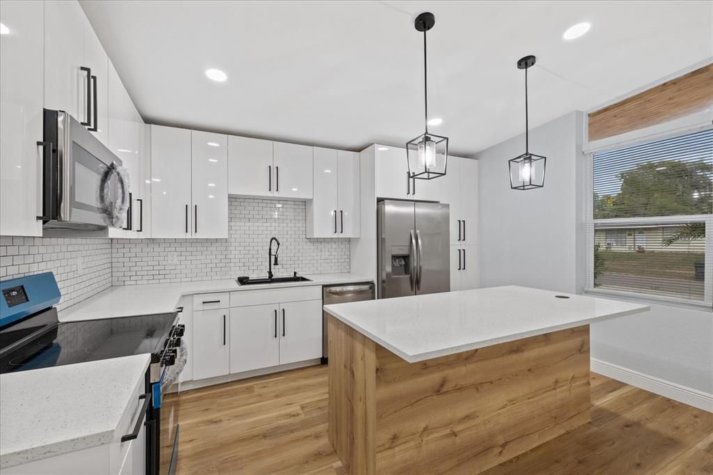 На продажу: $519,900 (4 спален, 3 ванн, 1608 Квадратных фут)