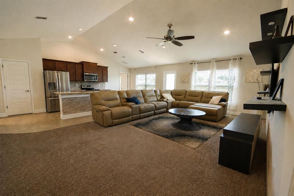 For Sale: $359,000 (4 beds, 3 baths, 2106 Square Feet)
