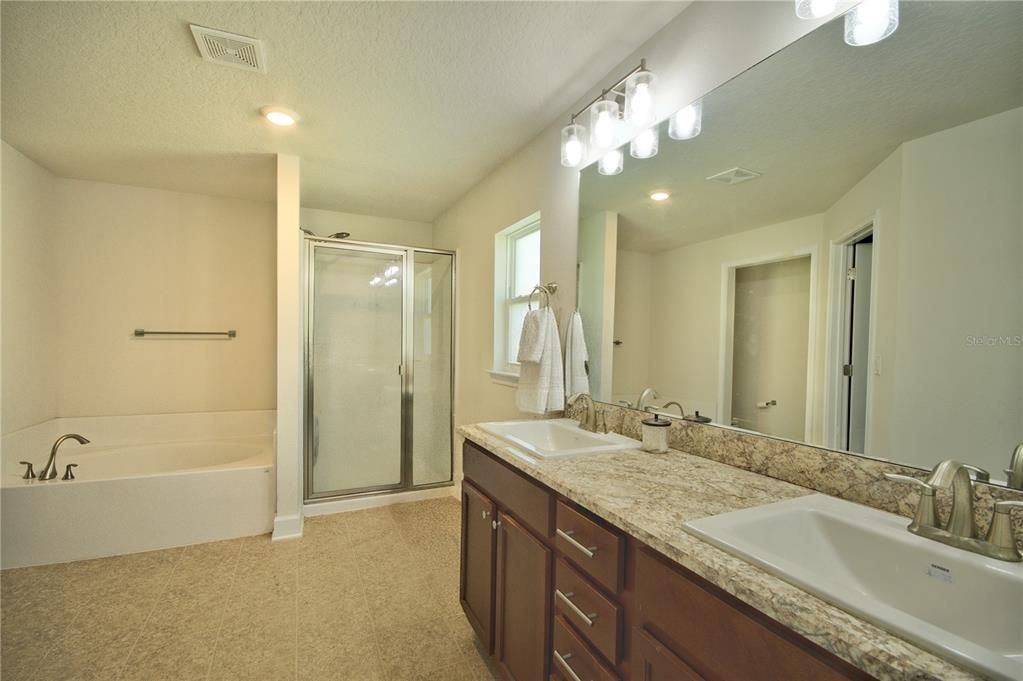 For Sale: $359,000 (4 beds, 3 baths, 2106 Square Feet)