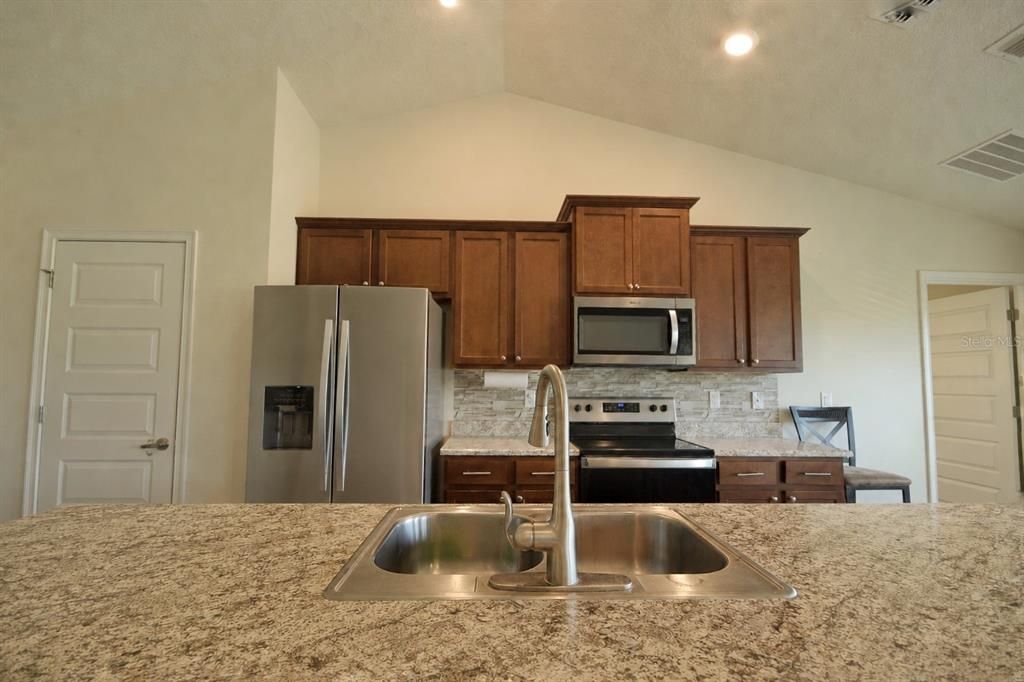 For Sale: $359,000 (4 beds, 3 baths, 2106 Square Feet)