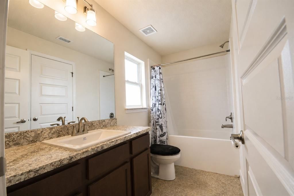 For Sale: $359,000 (4 beds, 3 baths, 2106 Square Feet)