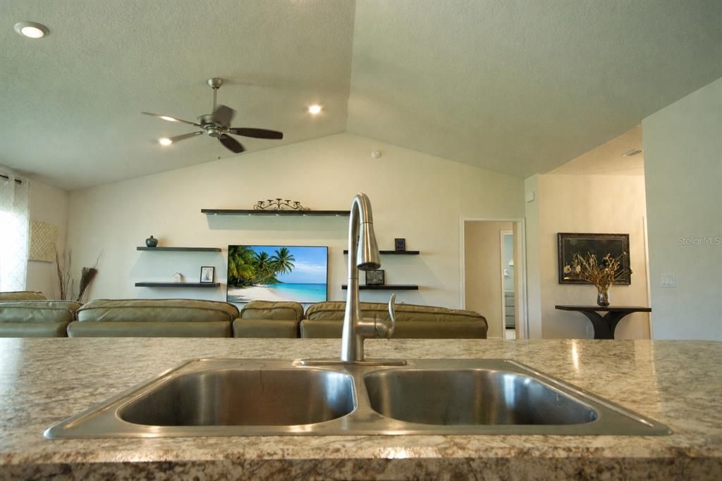 For Sale: $359,000 (4 beds, 3 baths, 2106 Square Feet)