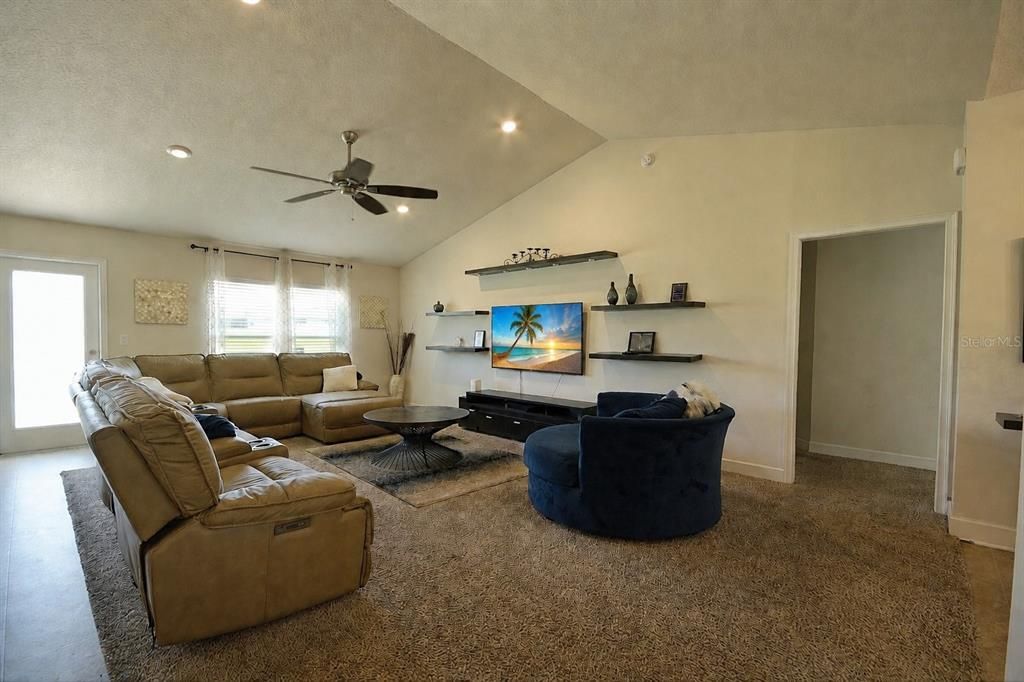For Sale: $359,000 (4 beds, 3 baths, 2106 Square Feet)