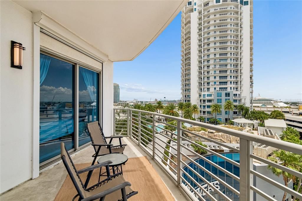 For Sale: $769,000 (2 beds, 2 baths, 1346 Square Feet)