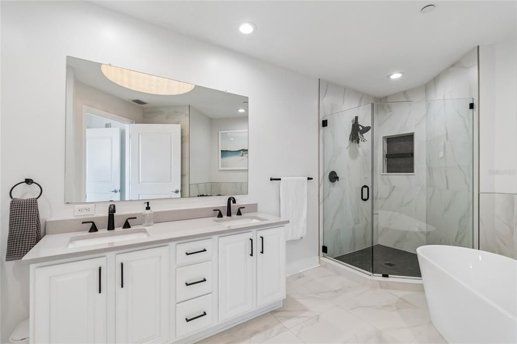 For Sale: $769,000 (2 beds, 2 baths, 1346 Square Feet)
