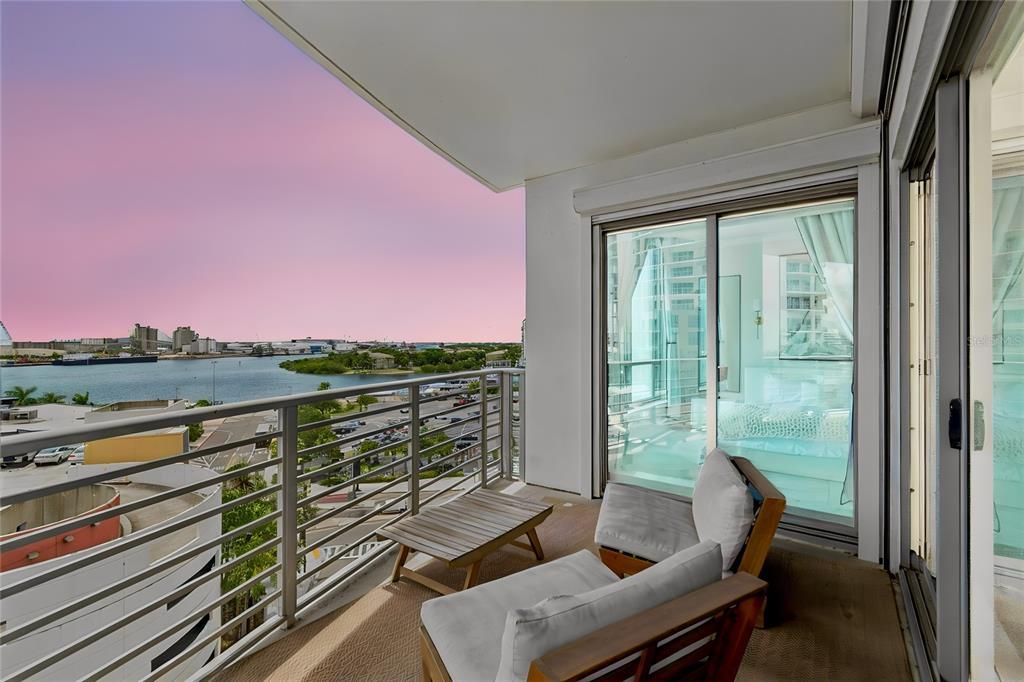 For Sale: $769,000 (2 beds, 2 baths, 1346 Square Feet)