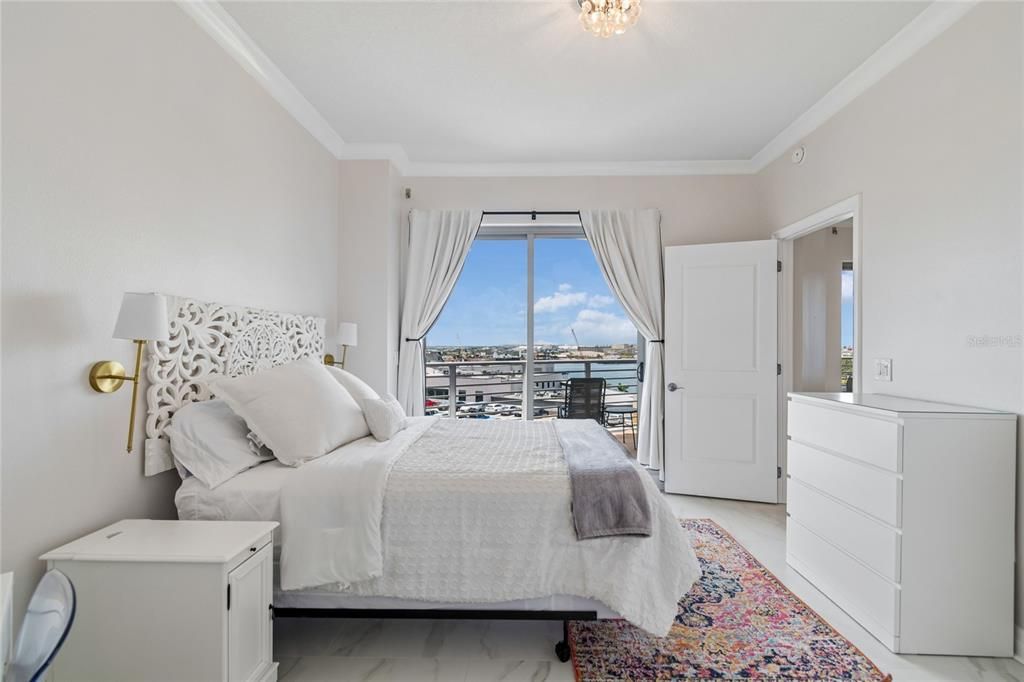 For Sale: $769,000 (2 beds, 2 baths, 1346 Square Feet)