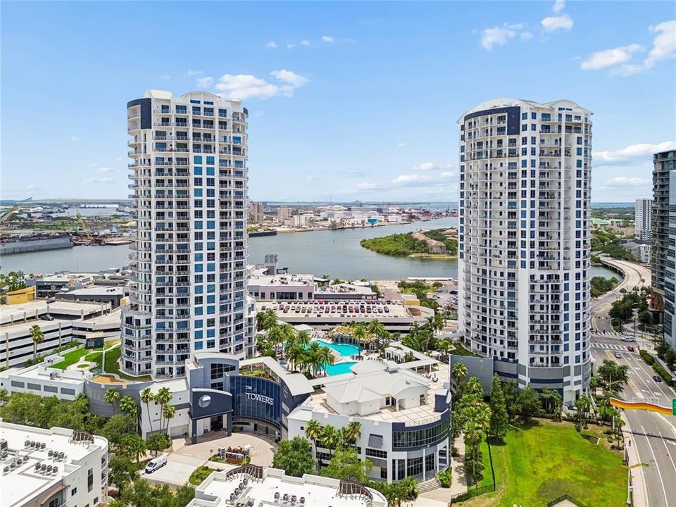 For Sale: $769,000 (2 beds, 2 baths, 1346 Square Feet)