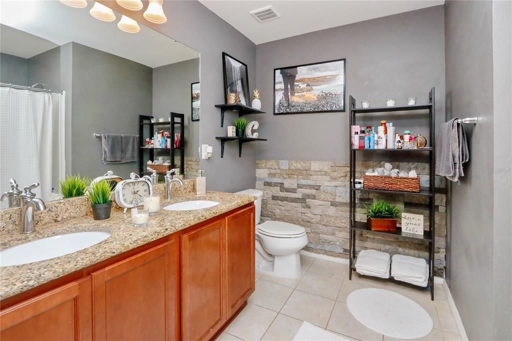 For Rent: $2,000 (2 beds, 2 baths, 1320 Square Feet)