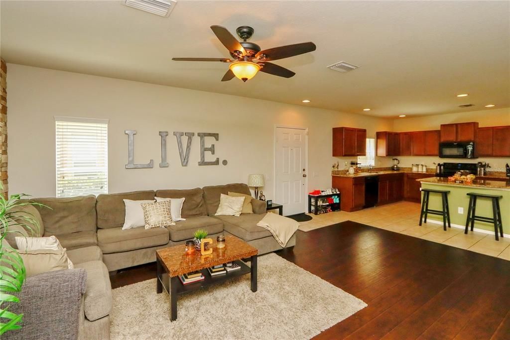 For Rent: $2,000 (2 beds, 2 baths, 1320 Square Feet)