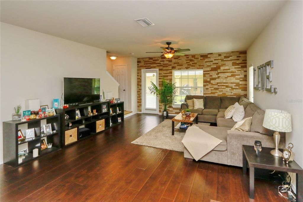 For Rent: $2,000 (2 beds, 2 baths, 1320 Square Feet)
