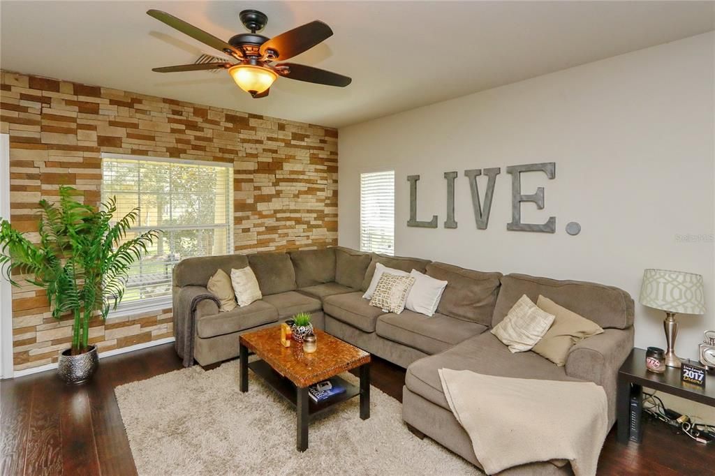 For Rent: $2,000 (2 beds, 2 baths, 1320 Square Feet)
