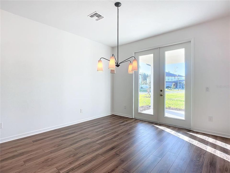 В аренду: $2,800 (5 спален, 4 ванн, 2804 Квадратных фут)