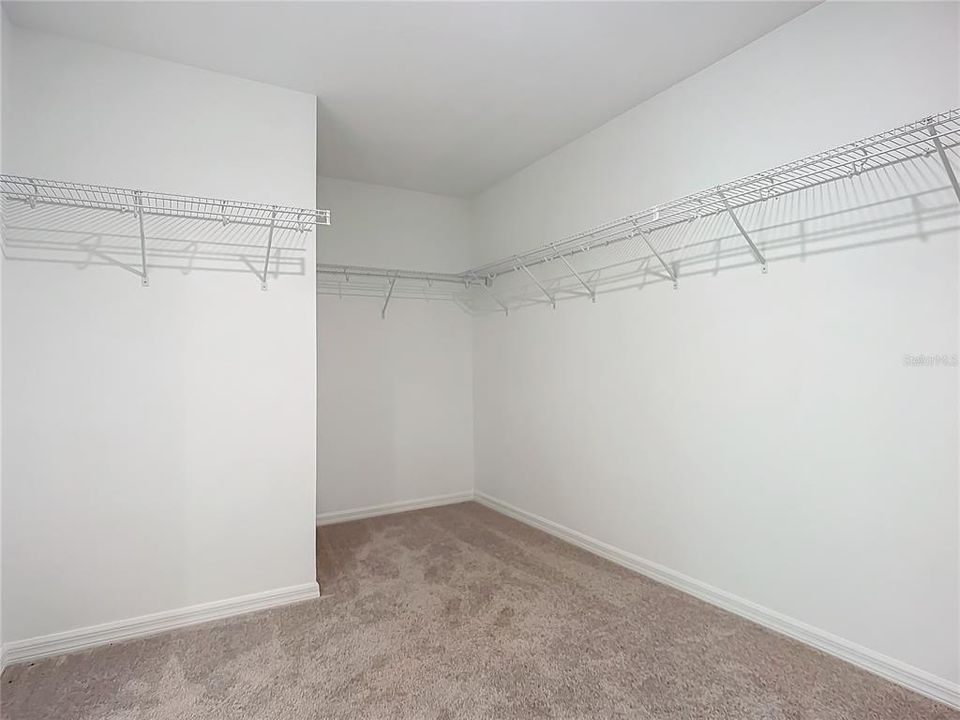 В аренду: $2,800 (5 спален, 4 ванн, 2804 Квадратных фут)