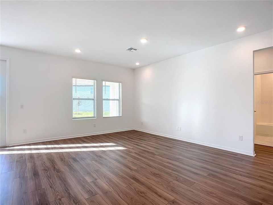 В аренду: $2,800 (5 спален, 4 ванн, 2804 Квадратных фут)