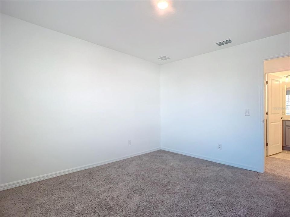 В аренду: $2,800 (5 спален, 4 ванн, 2804 Квадратных фут)