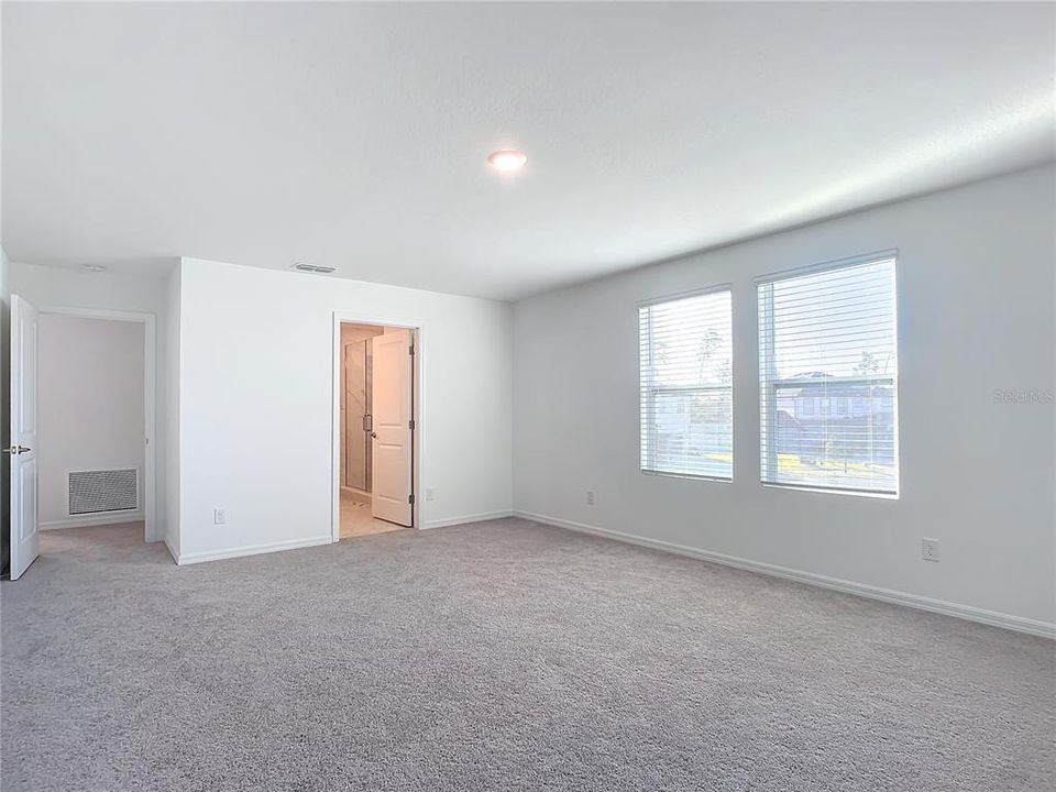 В аренду: $2,800 (5 спален, 4 ванн, 2804 Квадратных фут)