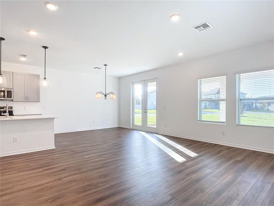 В аренду: $2,800 (5 спален, 4 ванн, 2804 Квадратных фут)