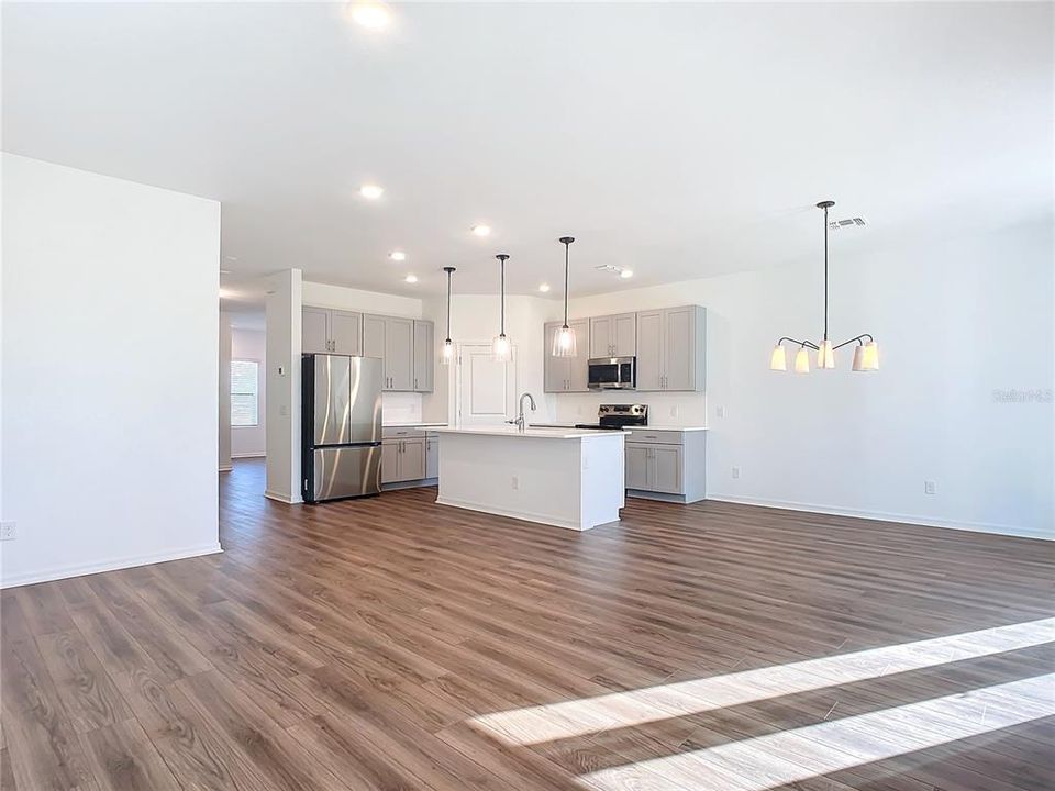 В аренду: $2,800 (5 спален, 4 ванн, 2804 Квадратных фут)