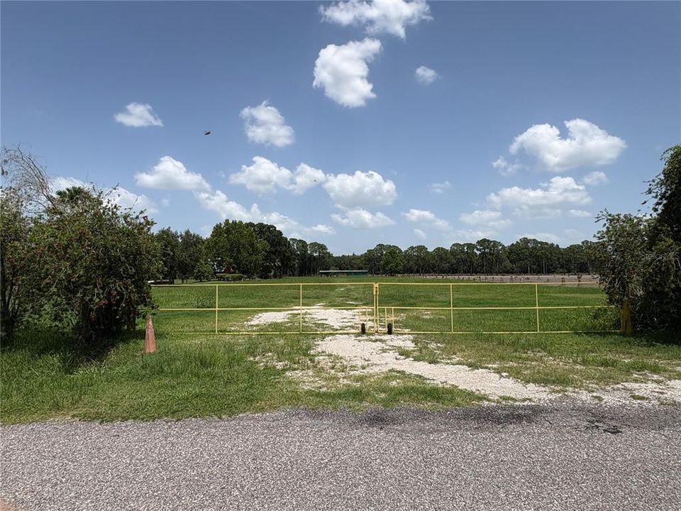 En Venta: $825,000 (3.12 acres)