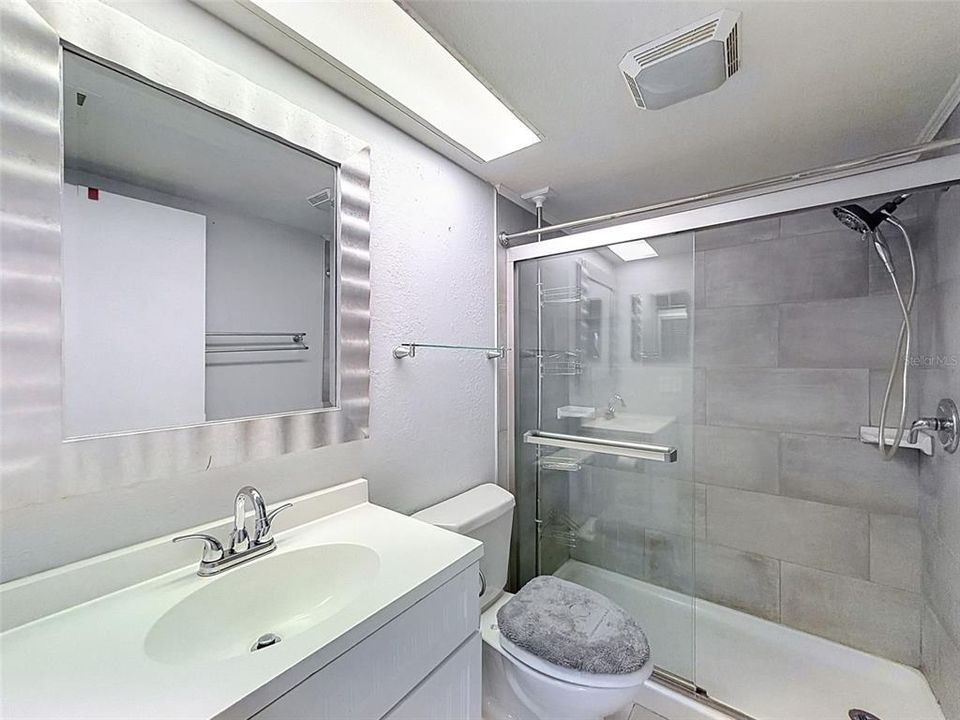 Под контрактом: $189,900 (2 спален, 1 ванн, 986 Квадратных фут)