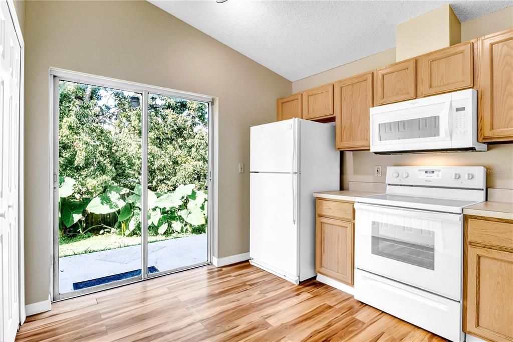 For Sale: $299,900 (3 beds, 2 baths, 1140 Square Feet)