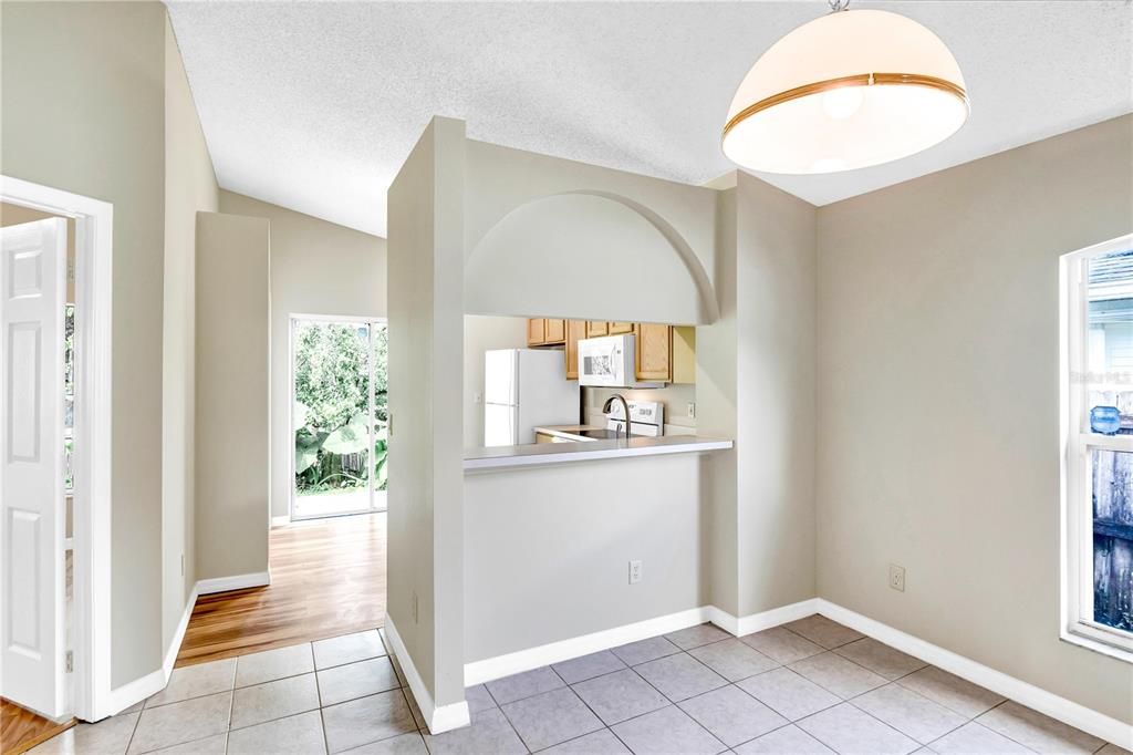 For Sale: $299,900 (3 beds, 2 baths, 1140 Square Feet)