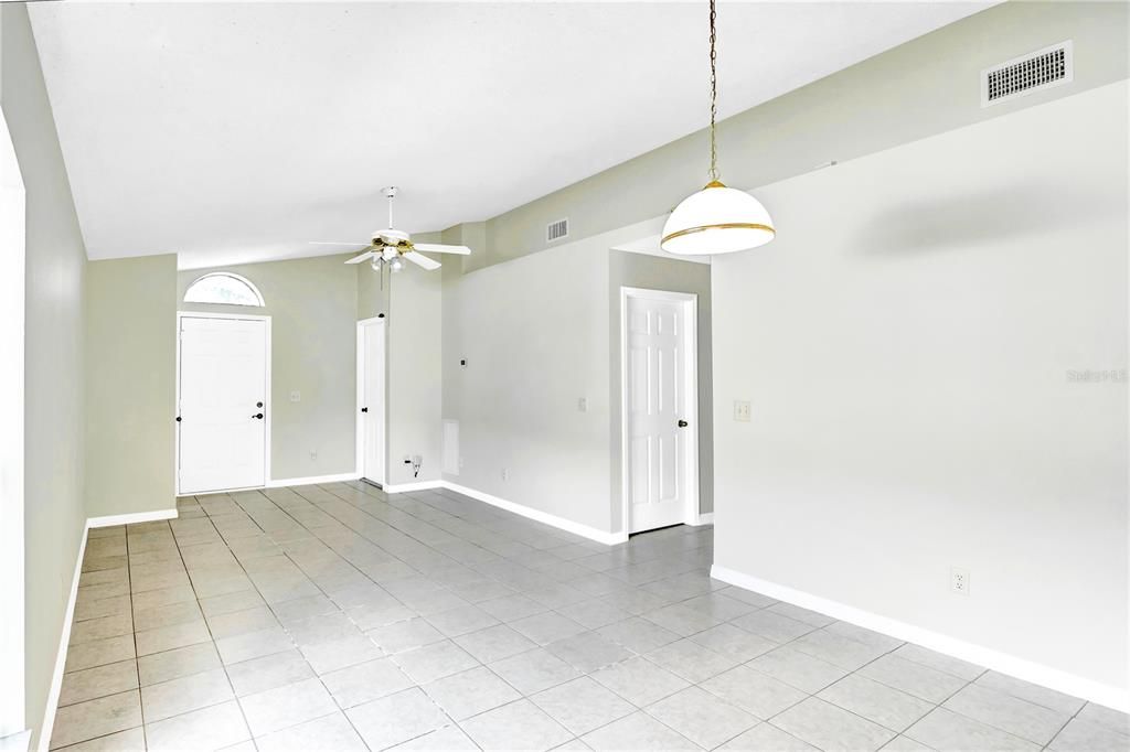 For Sale: $299,900 (3 beds, 2 baths, 1140 Square Feet)