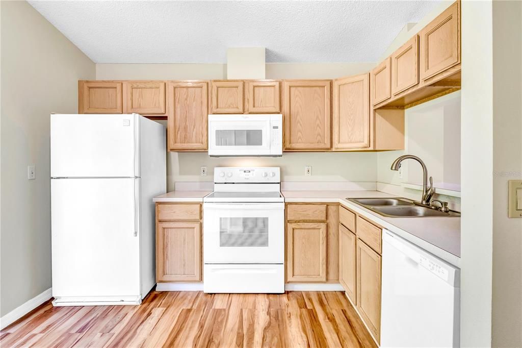 For Sale: $299,900 (3 beds, 2 baths, 1140 Square Feet)