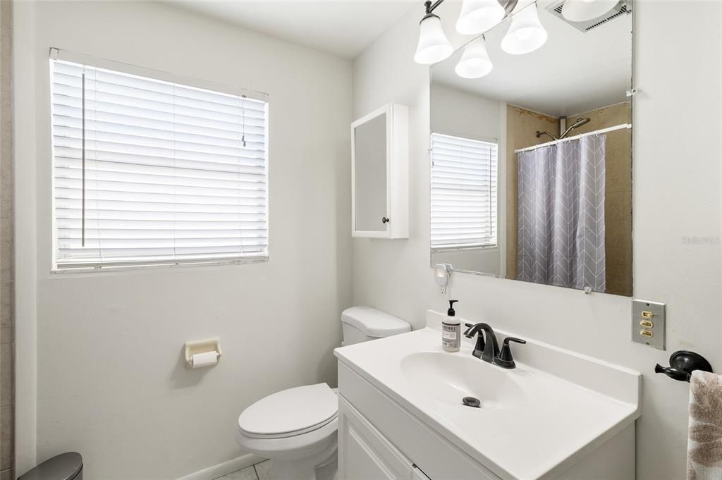 Active With Contract: $415,000 (3 beds, 2 baths, 1200 Square Feet)