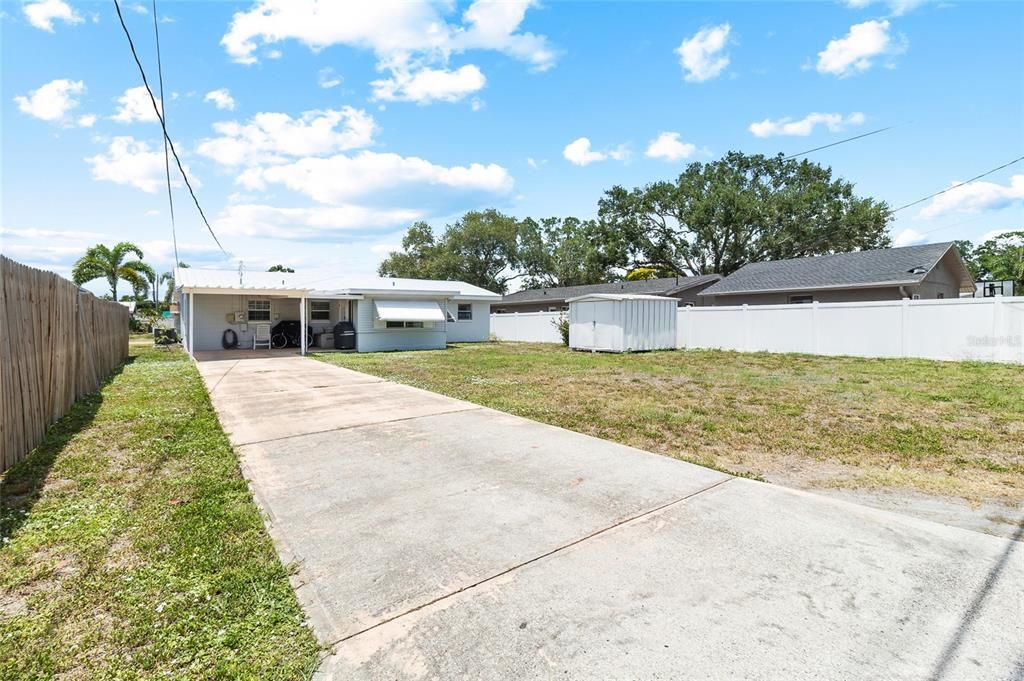 Active With Contract: $415,000 (3 beds, 2 baths, 1200 Square Feet)