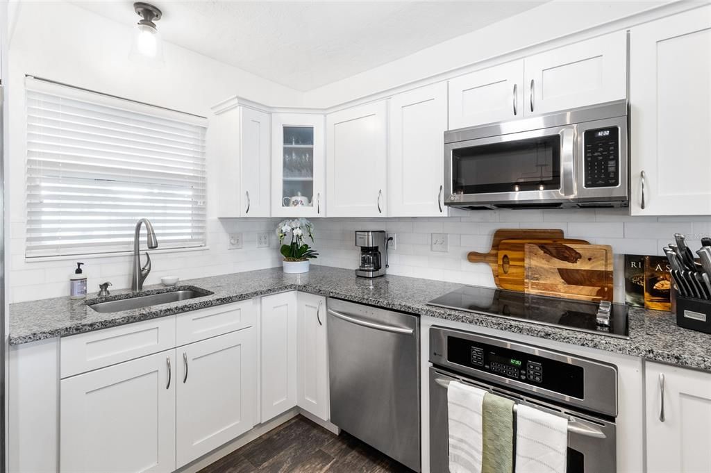 Active With Contract: $415,000 (3 beds, 2 baths, 1200 Square Feet)