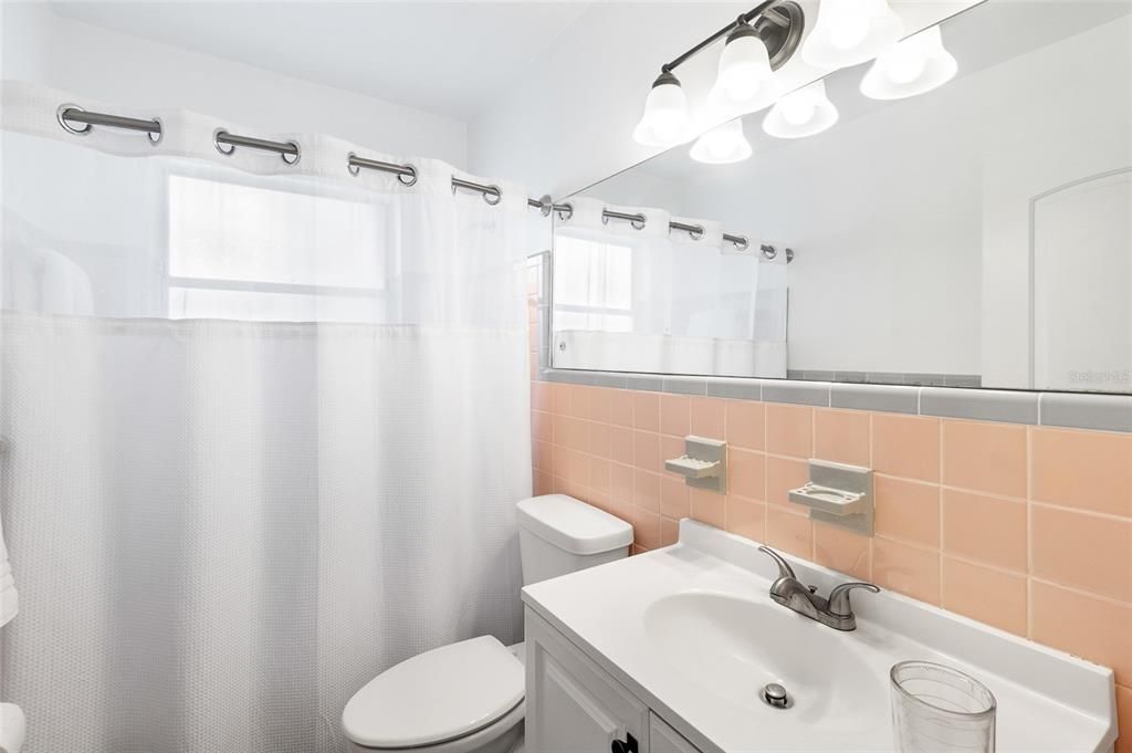 Active With Contract: $415,000 (3 beds, 2 baths, 1200 Square Feet)