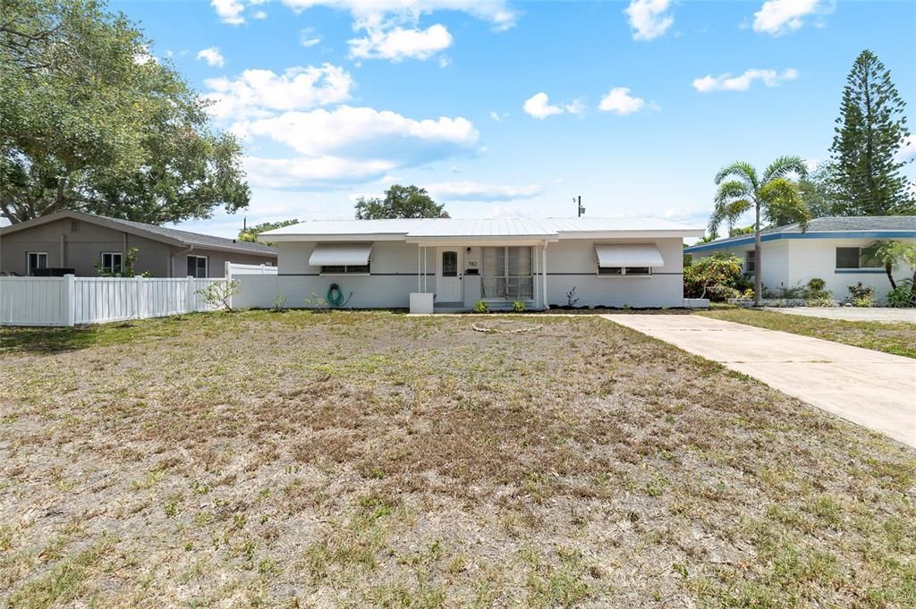 Active With Contract: $415,000 (3 beds, 2 baths, 1200 Square Feet)
