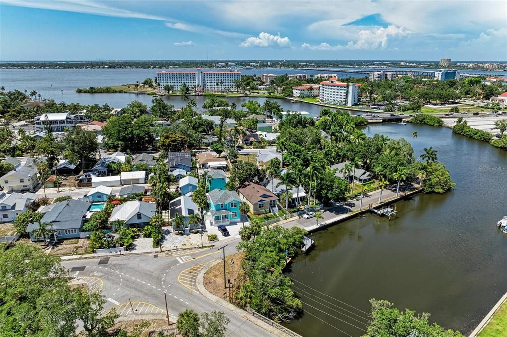 En Venta: $735,999 (4 camas, 3 baños, 1921 Pies cuadrados)