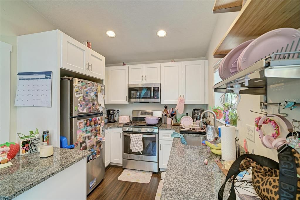 En Venta: $735,999 (4 camas, 3 baños, 1921 Pies cuadrados)
