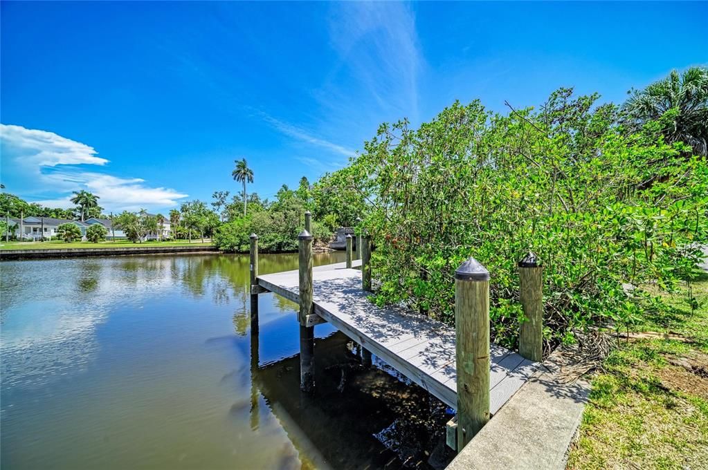 En Venta: $735,999 (4 camas, 3 baños, 1921 Pies cuadrados)