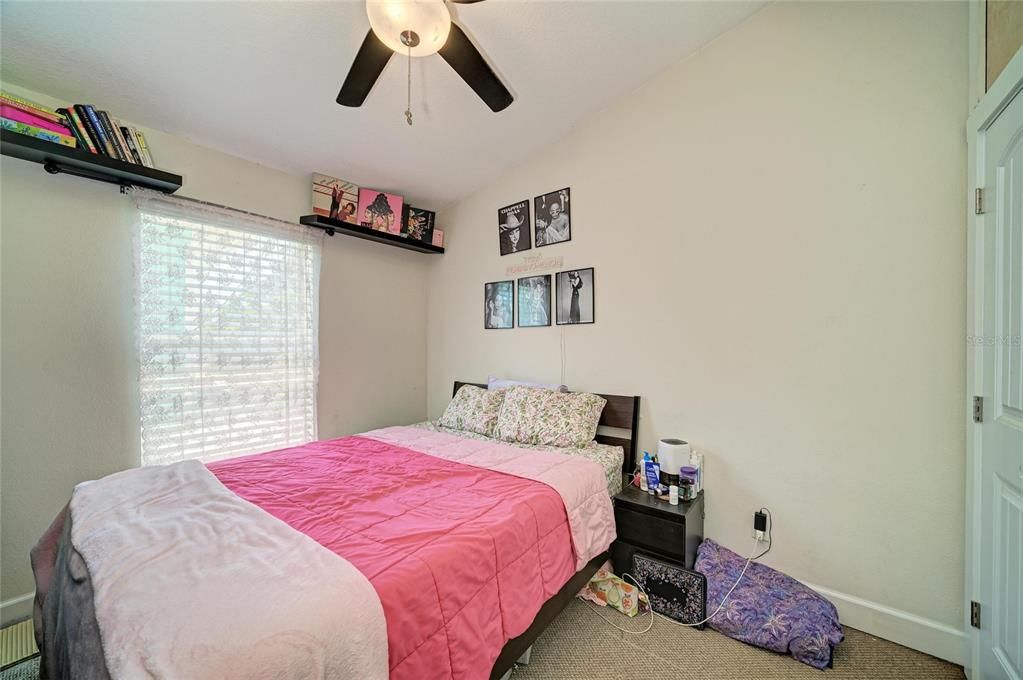 En Venta: $735,999 (4 camas, 3 baños, 1921 Pies cuadrados)