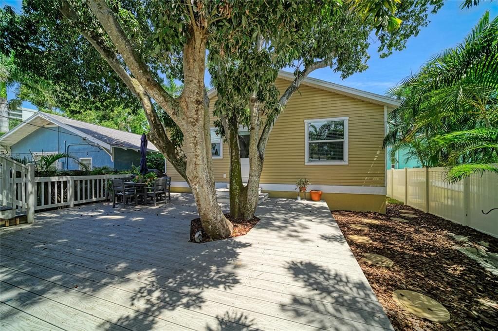 En Venta: $735,999 (4 camas, 3 baños, 1921 Pies cuadrados)