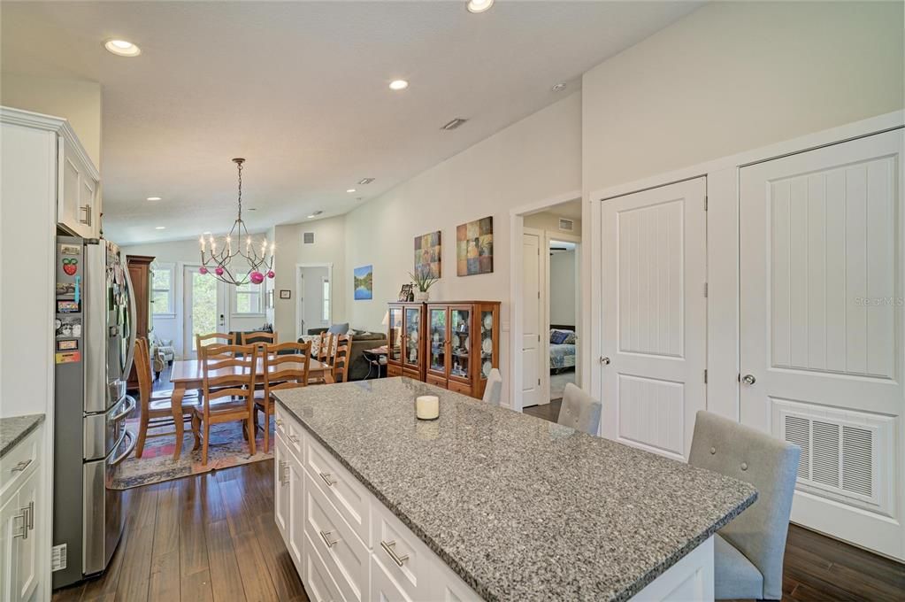 En Venta: $735,999 (4 camas, 3 baños, 1921 Pies cuadrados)