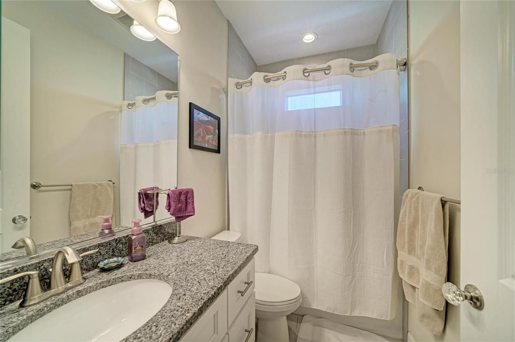 En Venta: $735,999 (4 camas, 3 baños, 1921 Pies cuadrados)