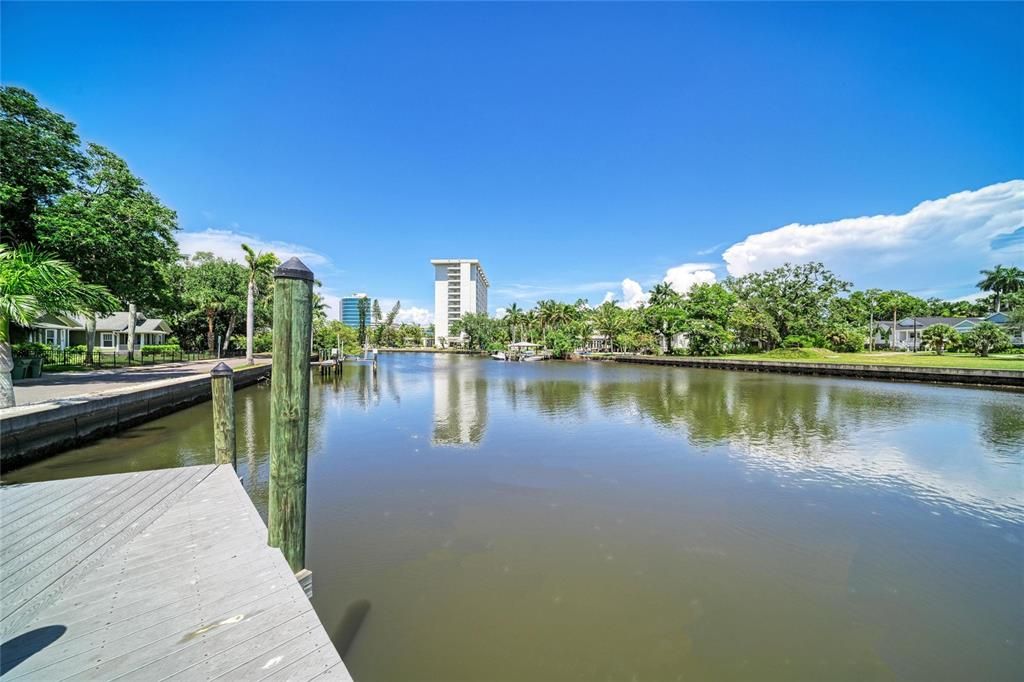 En Venta: $735,999 (4 camas, 3 baños, 1921 Pies cuadrados)