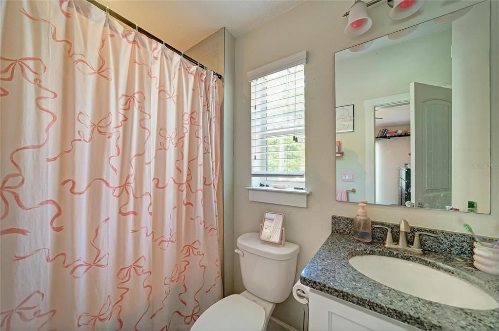 En Venta: $735,999 (4 camas, 3 baños, 1921 Pies cuadrados)