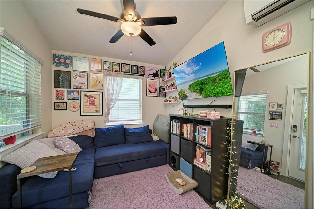 En Venta: $735,999 (4 camas, 3 baños, 1921 Pies cuadrados)