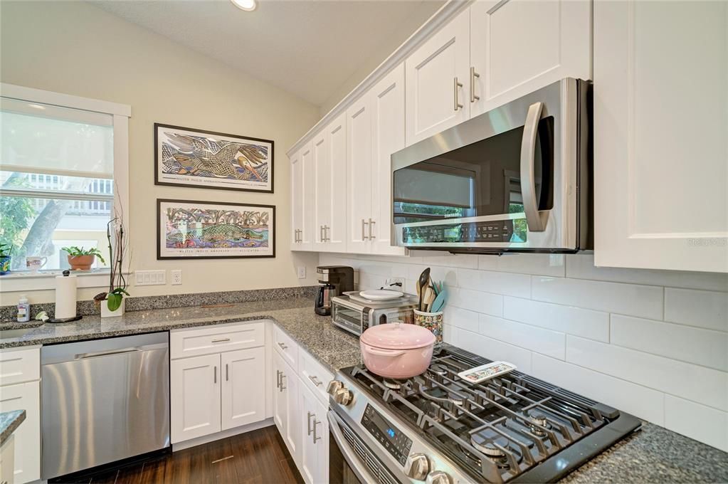 En Venta: $735,999 (4 camas, 3 baños, 1921 Pies cuadrados)