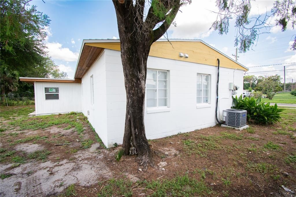 На продажу: $329,900 (3 спален, 2 ванн, 1031 Квадратных фут)