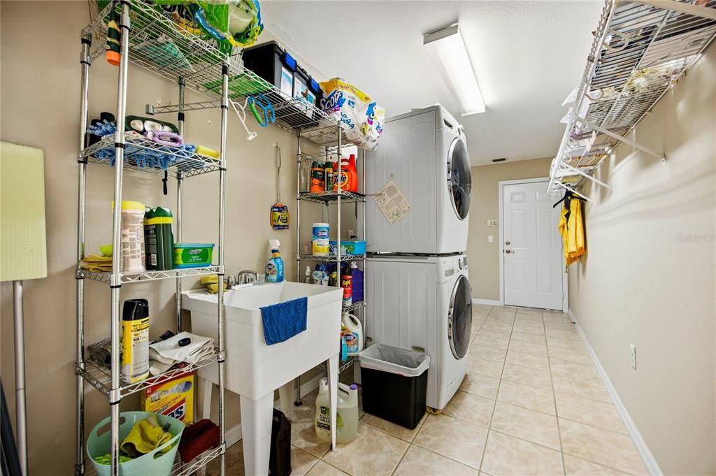En Venta: $769,500 (5 camas, 4 baños, 3315 Pies cuadrados)